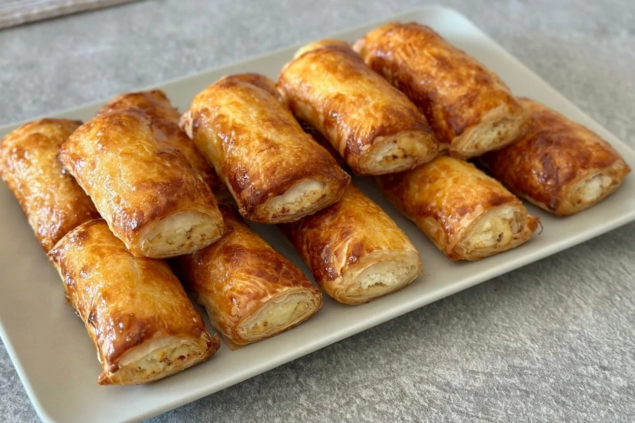 Kat Kat: Baklava Yufkasından Peynirli Börek Tarifi