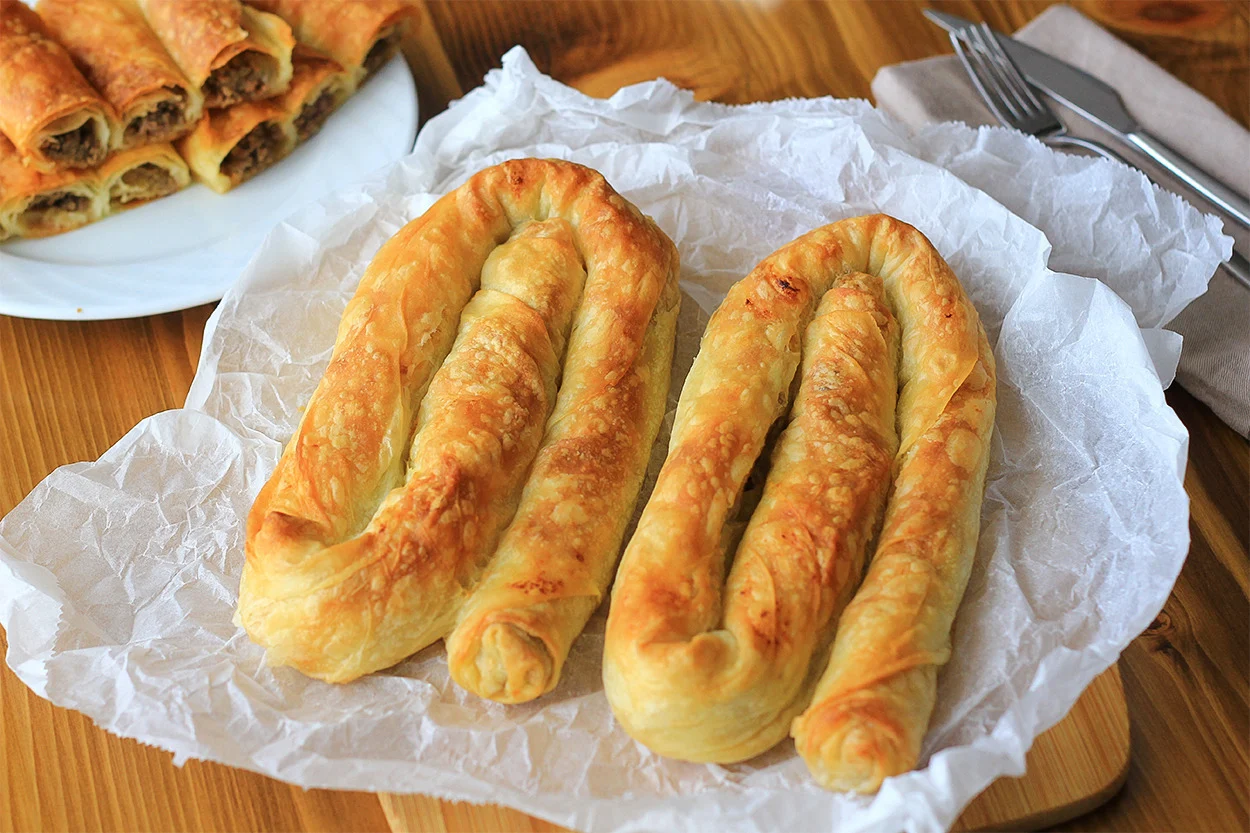 Pastane Usulü: Kıymalı Börek Tarifi
